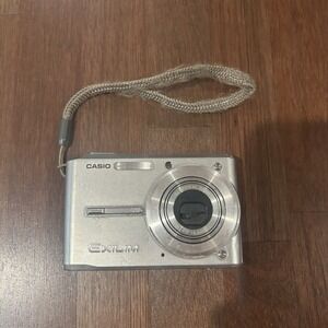 Casio Digital Camera Exilim EX-S600 6.0MP‎ Silver  - UNTESTED NO CHARGER READ